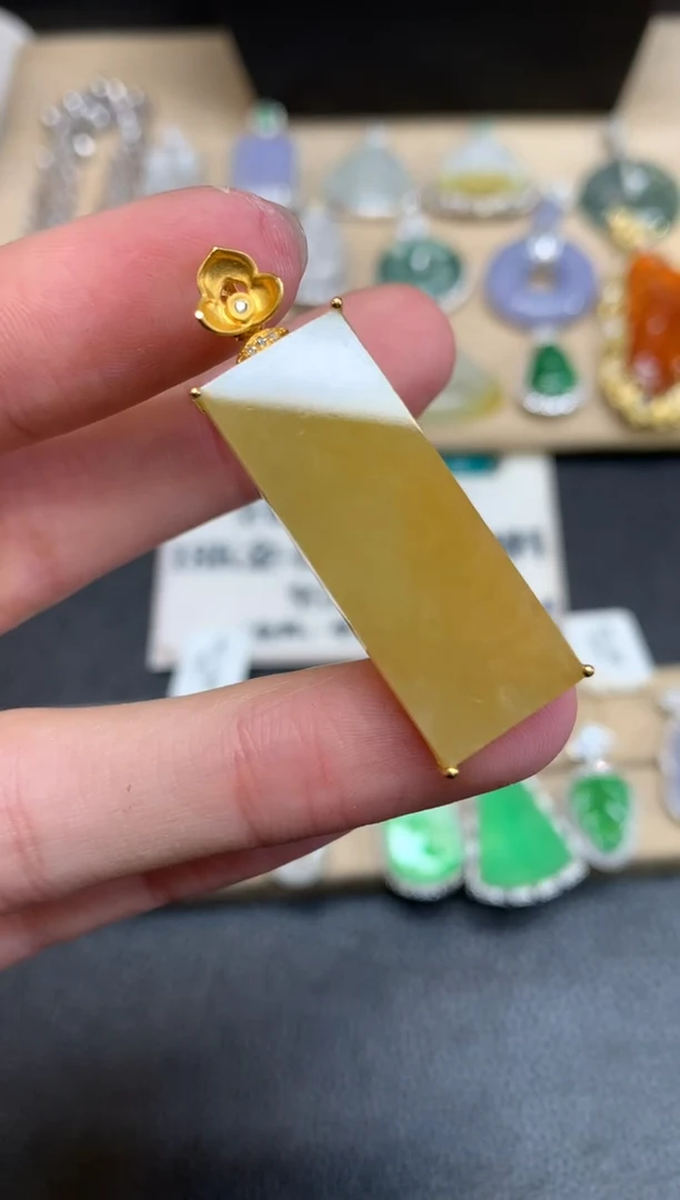 【闪购商品】翡翠颈饰18K金镶嵌无事牌【无服务费】