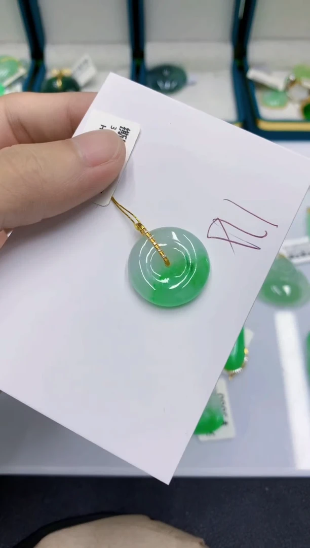 颈饰18K金镶嵌翡翠翡翠