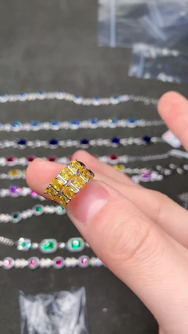 【闪购商品】彩色蓝宝石耳饰银S925镶嵌.......