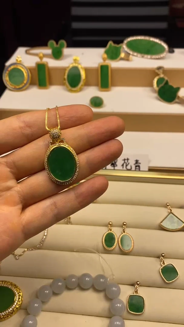 翡翠未镶嵌颈饰吊坠