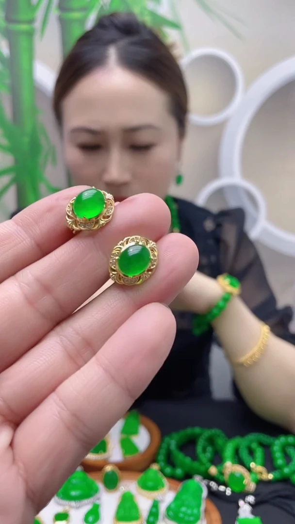 14K金镶嵌翡翠耳饰A110