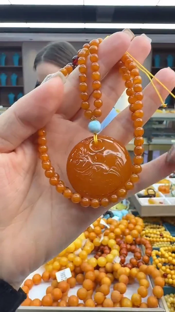 琥珀颈饰未镶嵌107秒拍号 假一罚三