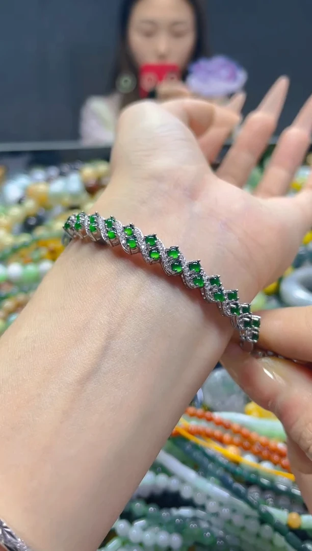 颈饰未镶嵌翡翠/U/翡翠A货，一件也是批发价