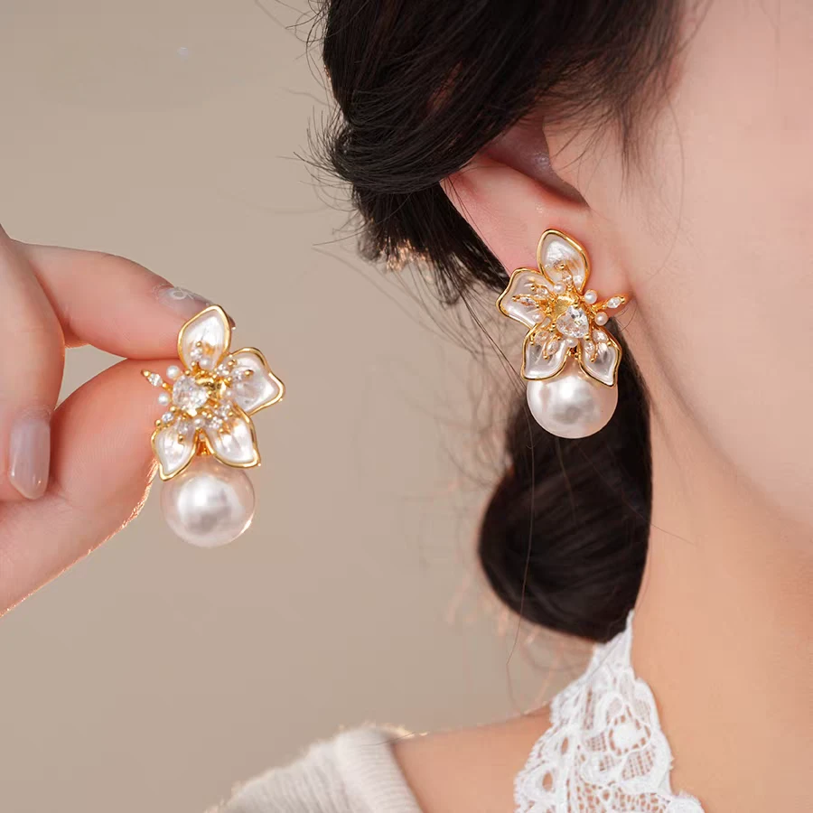 铜合金耳饰 锆石仿珍珠花朵耳环复古轻奢高级感气质小众耳饰
