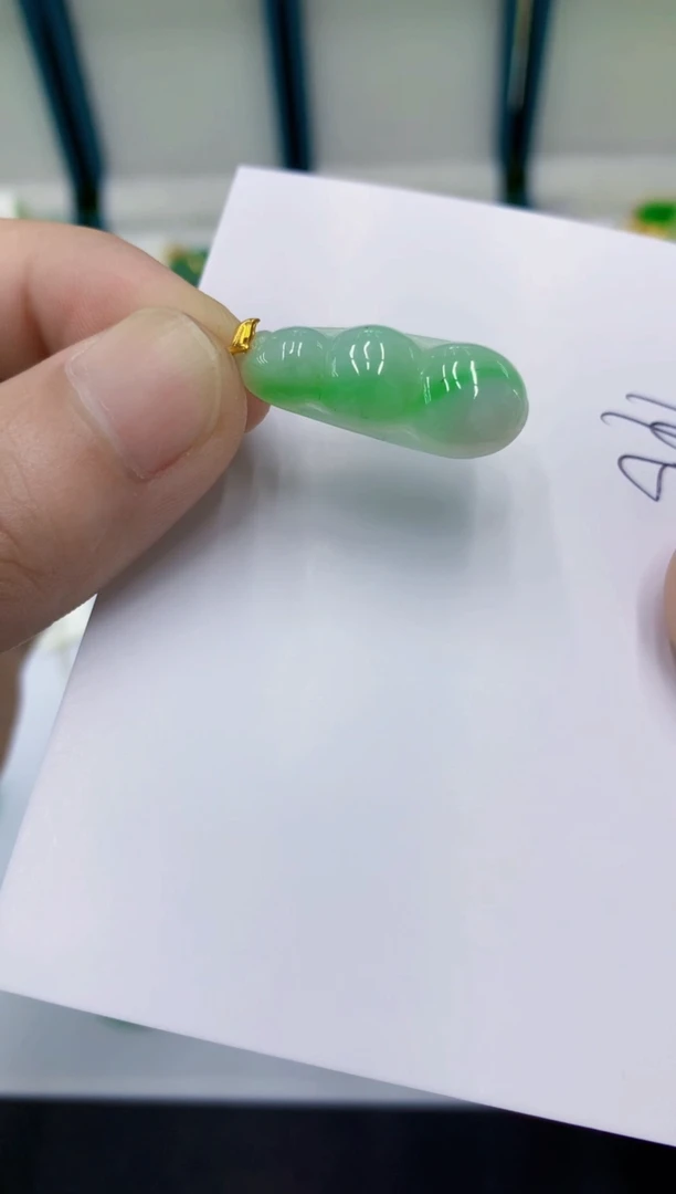 颈饰18K金镶嵌翡翠翡翠