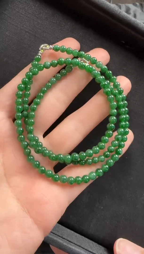颈饰18K金镶嵌翡翠440玉珠一条