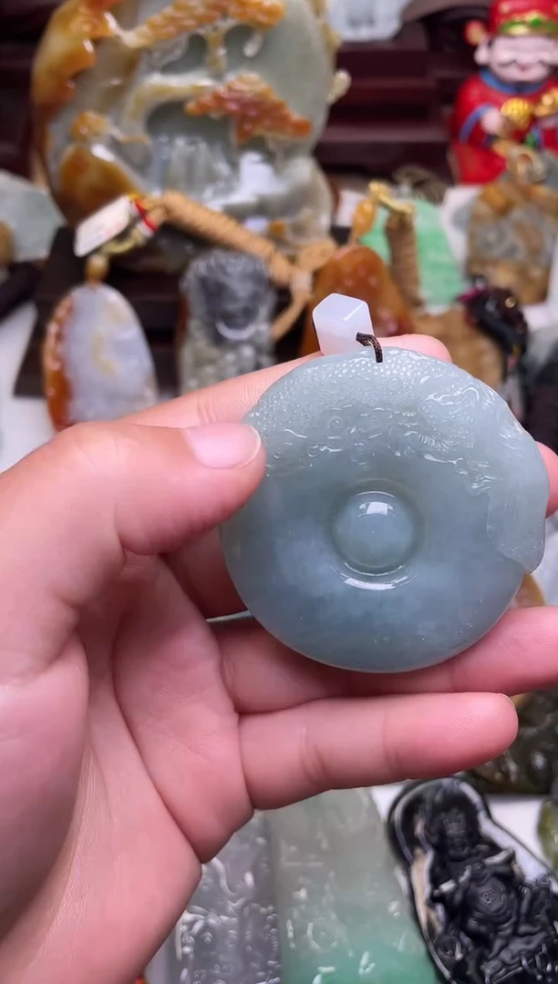 颈饰未镶嵌翡翠龙扣