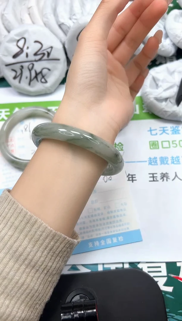 【闪购商品】石英质玉手镯未镶嵌k182-60