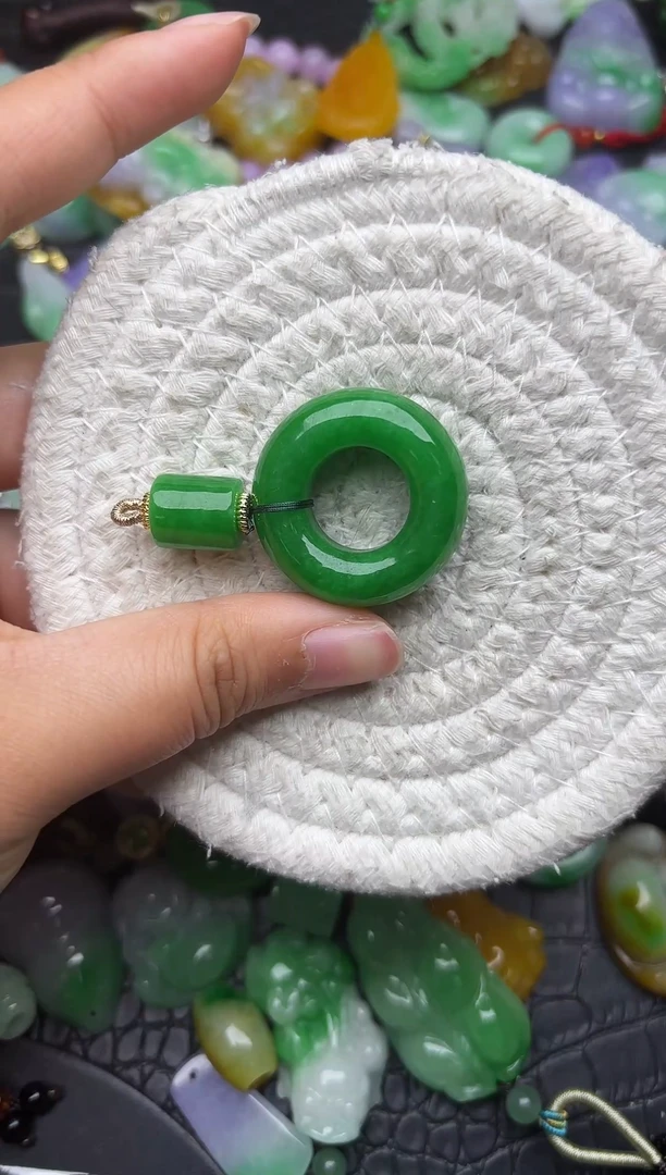 颈饰未镶嵌翡翠缅甸翡翠吊坠