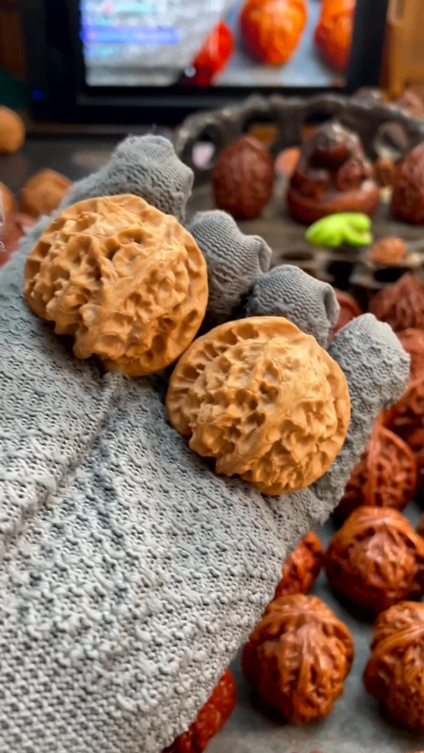 文玩核桃吊坠苹果园狮子头 规格41+