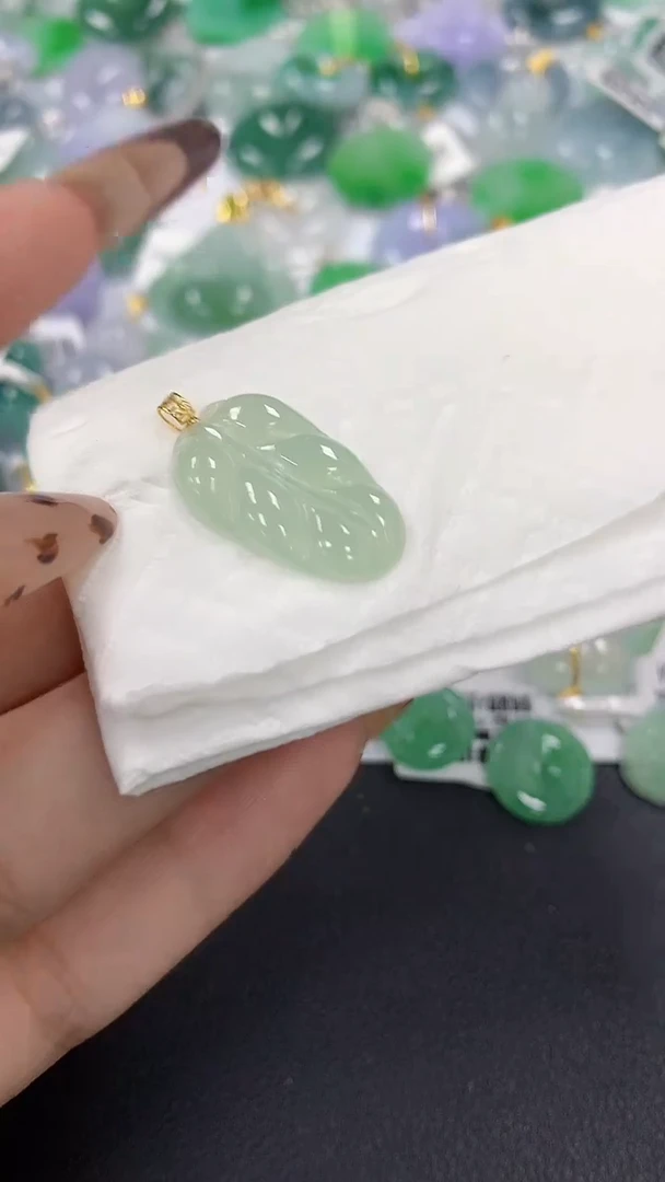 颈饰18K金镶嵌翡翠a货假一赔三支持复检百元上9元证书费自理