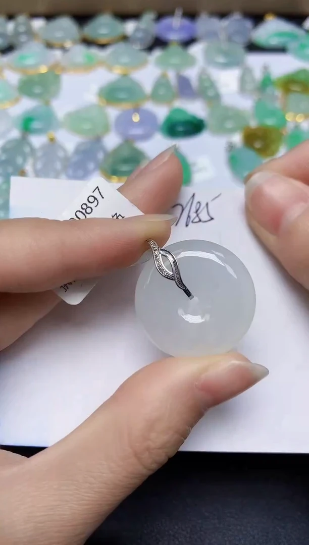 翡翠18K金镶嵌颈饰 天然翡翠A货