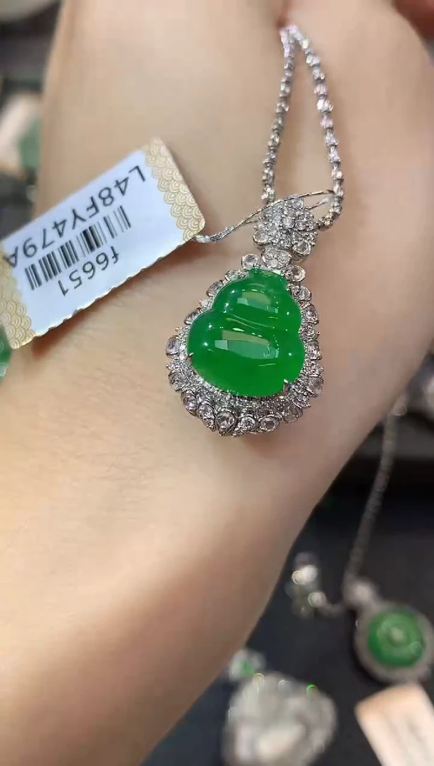 吊坠(不含链)18K金镶嵌翡翠C28