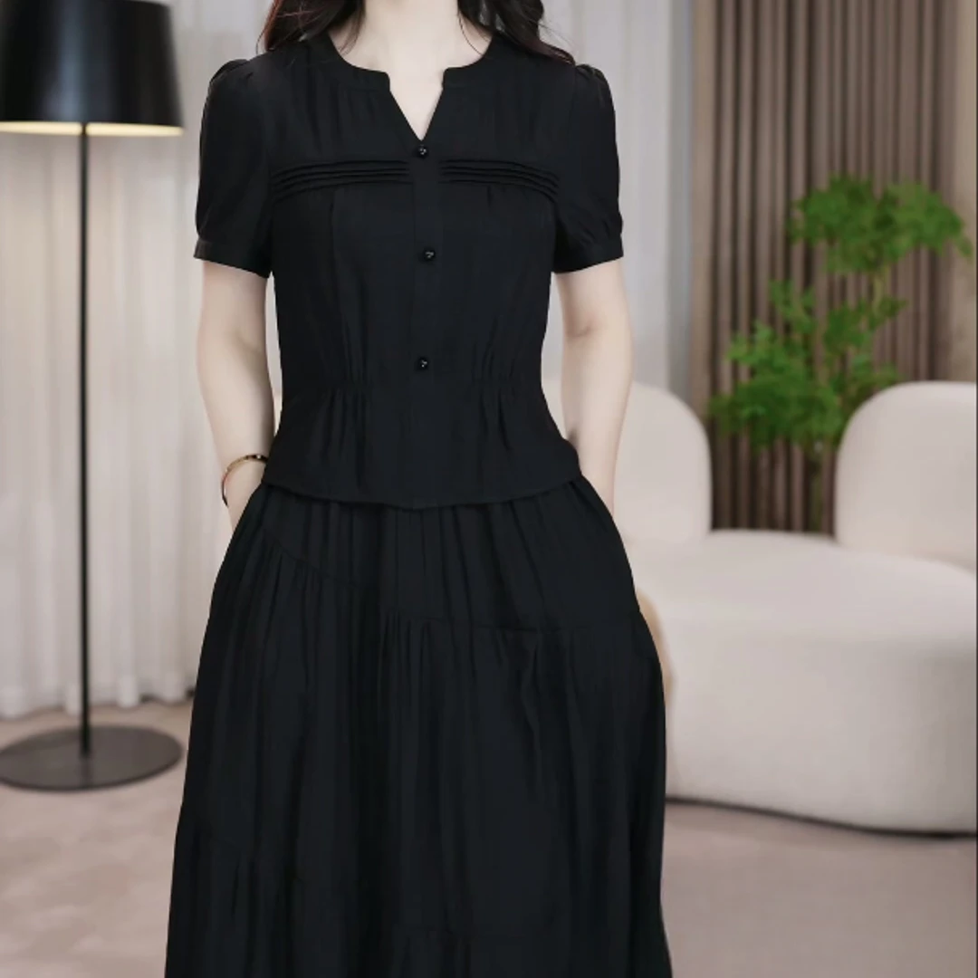 连衣裙显瘦气质小黑裙2025夏季新款冰丝显瘦气质法式假两件连衣裙