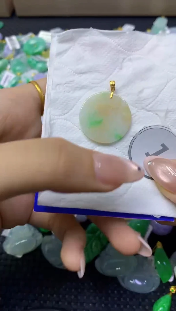 颈饰未镶嵌翡翠天然缅甸翡翠A货