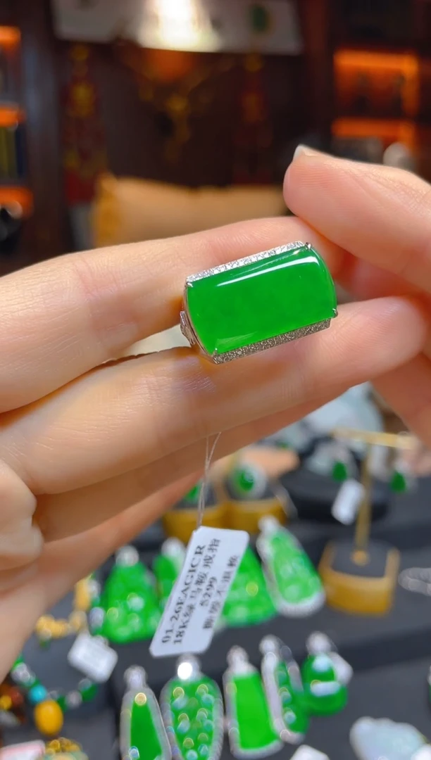 【闪购商品】翡翠戒指18K金镶嵌119574天然A货翡翠戒指
