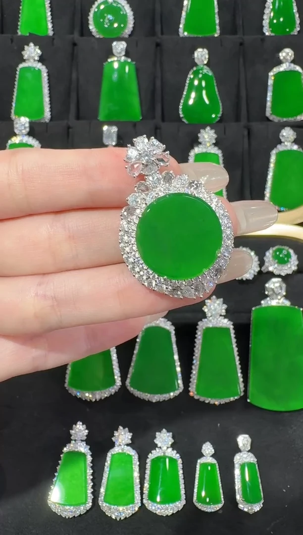 颈饰18K金镶嵌翡翠倩圆牌天然A货翡翠72h鉴赏期