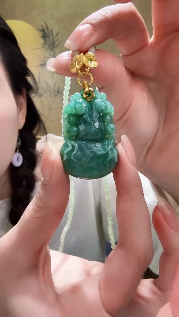 颈饰未镶嵌翡翠吊坠