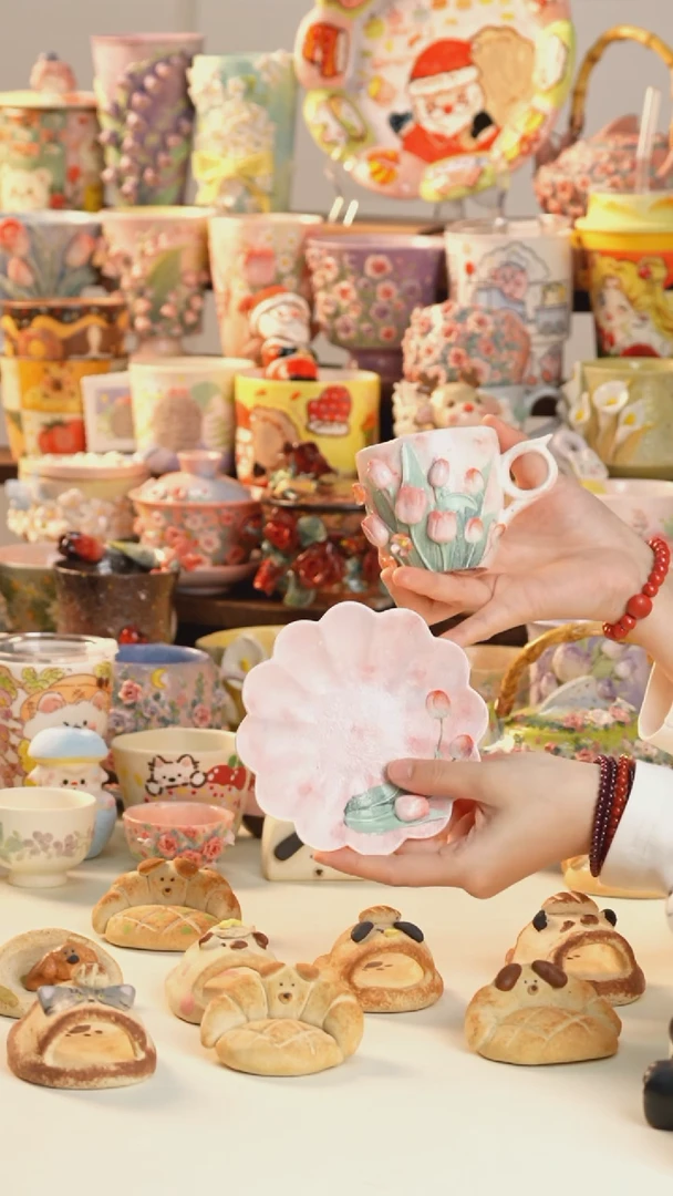 摆件陶景德镇釉下彩手绘设计师款陶瓷