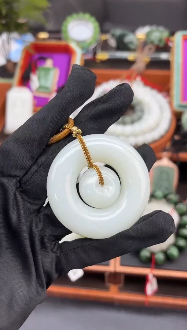 吊坠(不含链)未镶嵌和田玉董小姐推荐 多样性发货 拍一发一