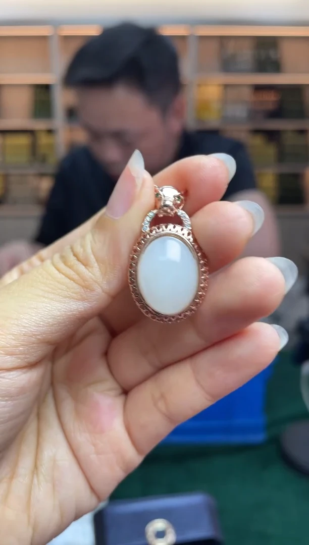 和田玉未镶嵌颈饰 多样性发一件