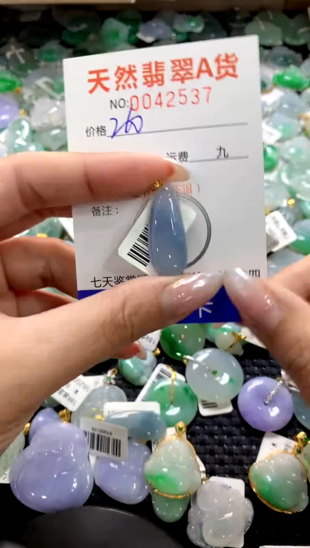 颈饰18K金镶嵌翡翠1