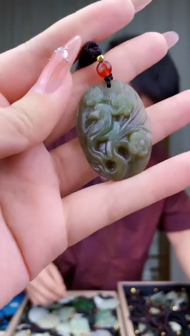 和田玉未镶嵌挂件拍一发一，多样性发货！