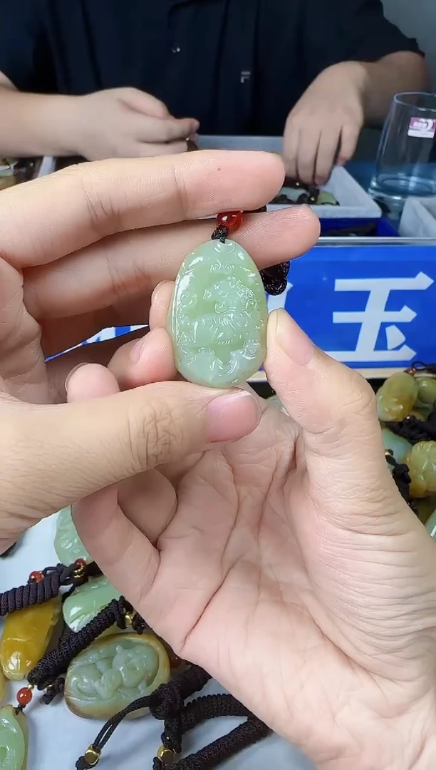 和田玉未镶嵌颈饰1