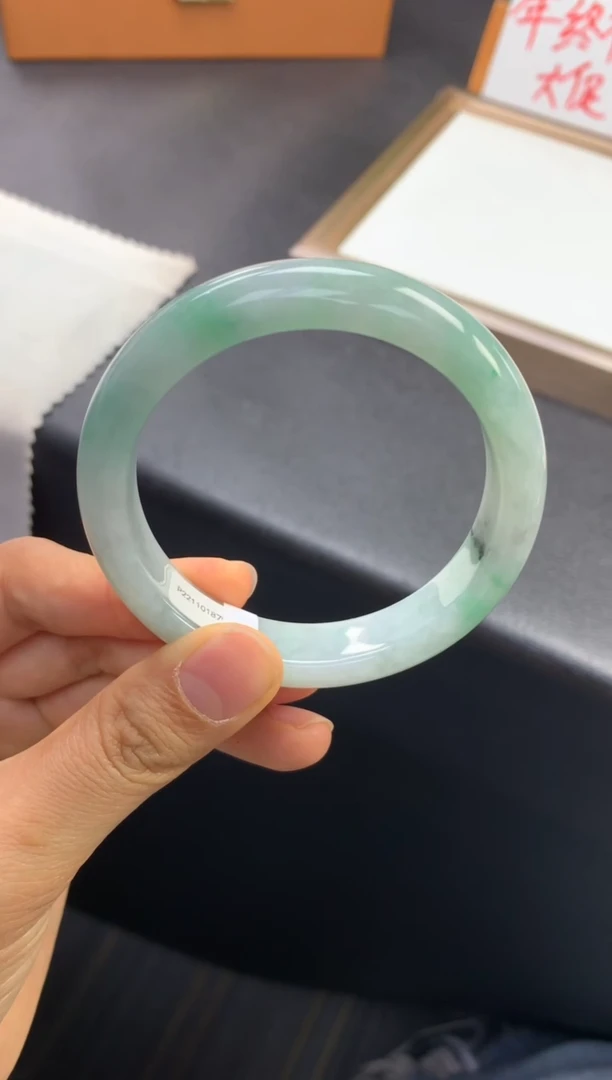 未镶嵌手镯翡翠退货需手镯吊牌标签完好