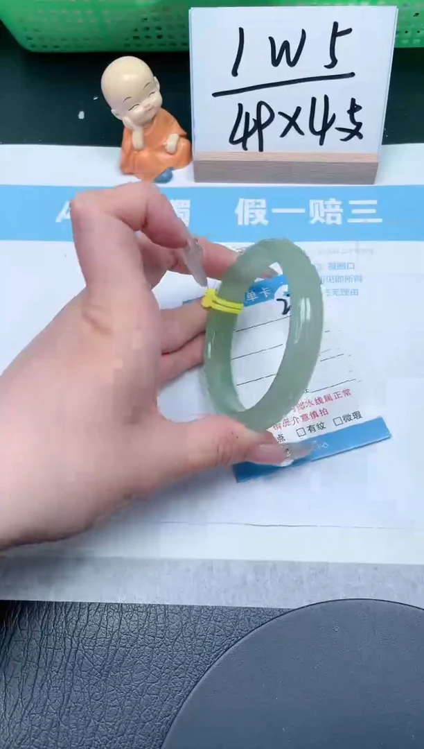【闪购商品】石英质玉手镯未镶嵌270-58.5