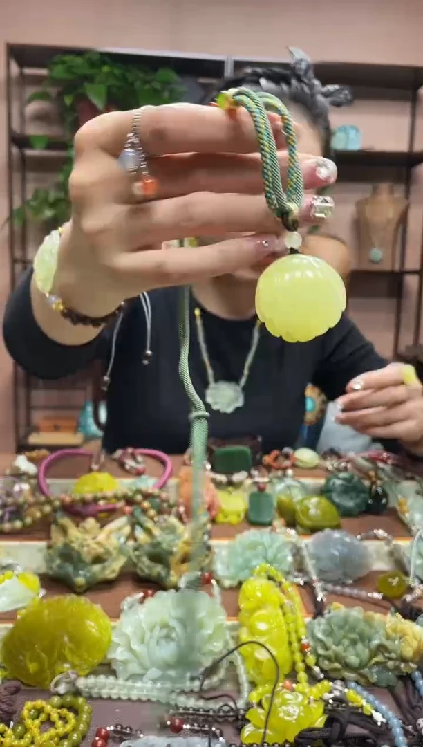 未镶嵌岫玉吊坠·