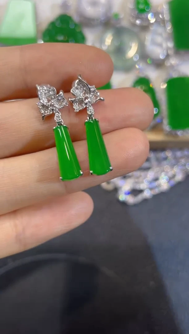 颈饰18K金镶嵌翡翠团购3