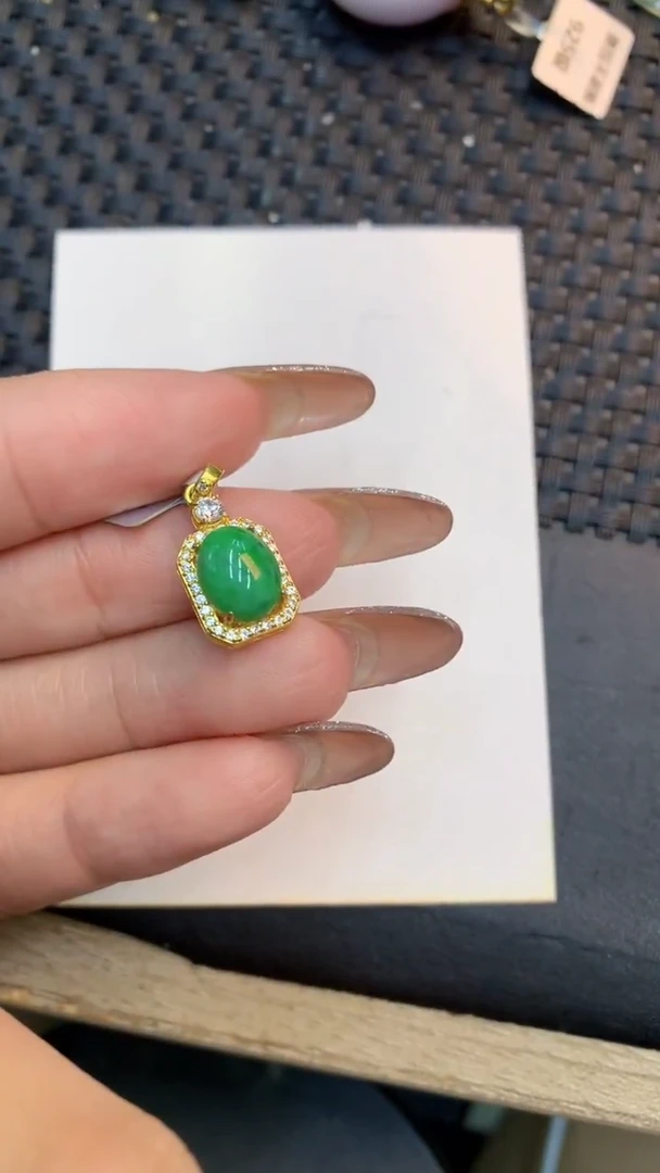 颈饰未镶嵌翡翠1