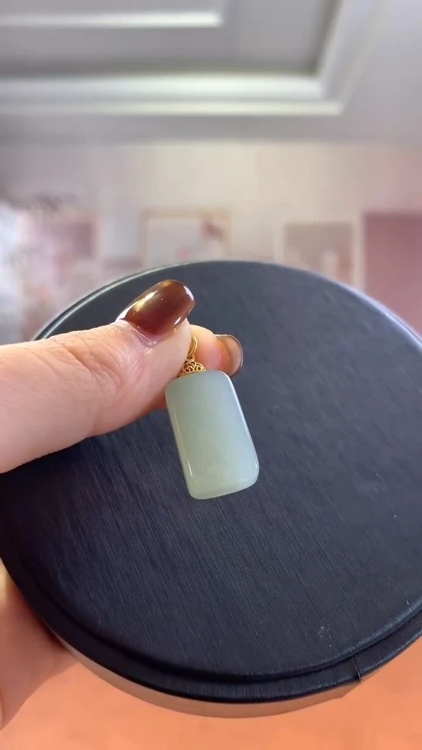 18K金镶嵌和田玉挂件冰晴水金镶吊坠