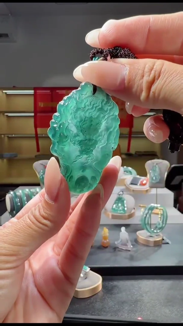 吊坠(不含链)未镶嵌翡翠龙牌