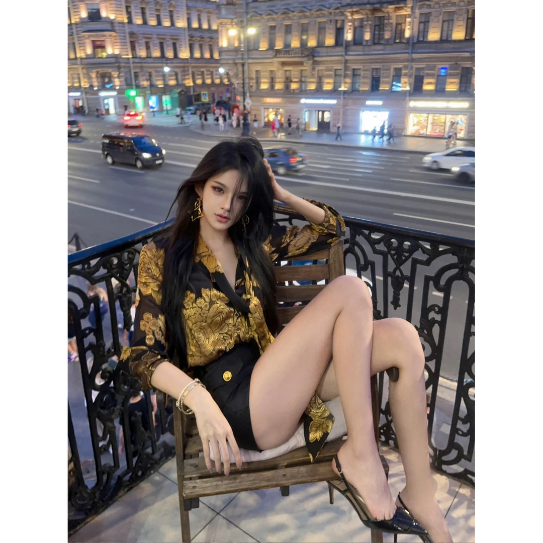 2025夏季新款韩系轻奢V领系带长袖印花衬衫上衣搭高腰显瘦短裤女