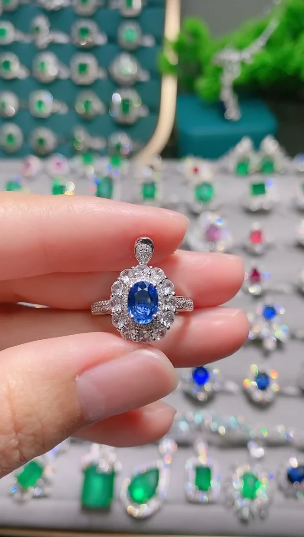 18K金戒指蓝宝石18K金镶嵌.