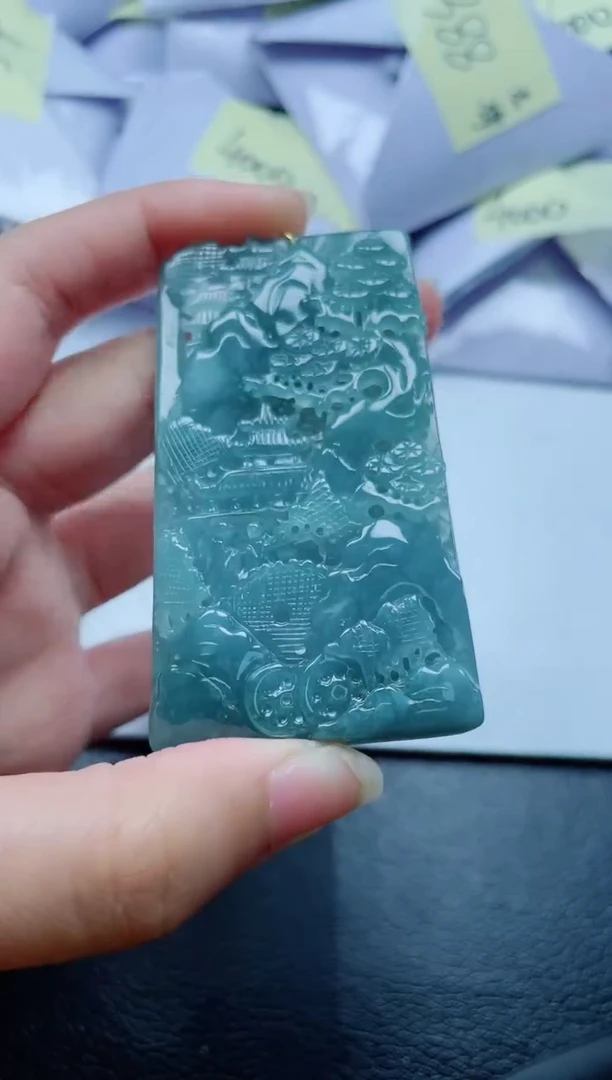 翡翠未镶嵌颈饰