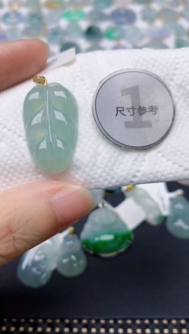 翡翠18K金镶嵌颈饰天然缅甸A货翡翠