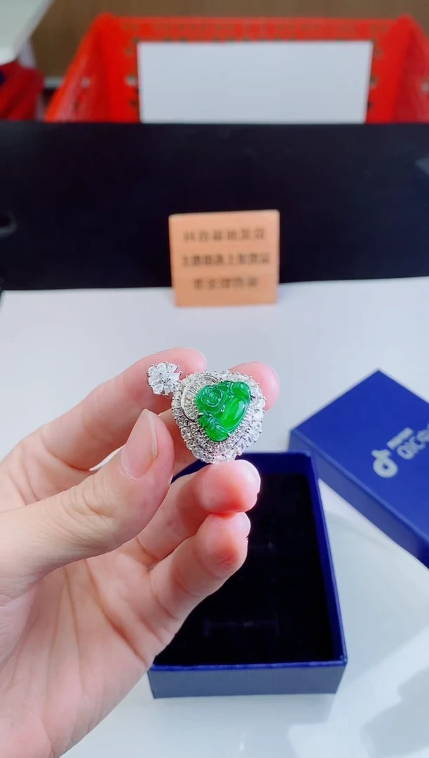 颈饰未镶嵌翡翠   ·