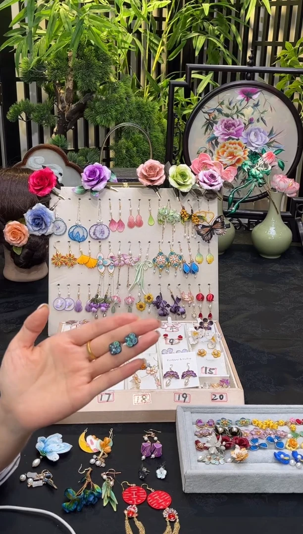 织绣?非遗绒花苏绣饰品