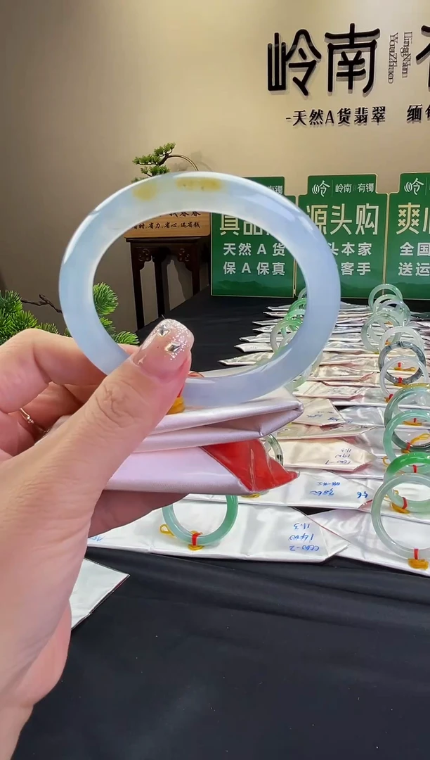 未镶嵌手镯翡翠A86,,全款13W，定金2W
