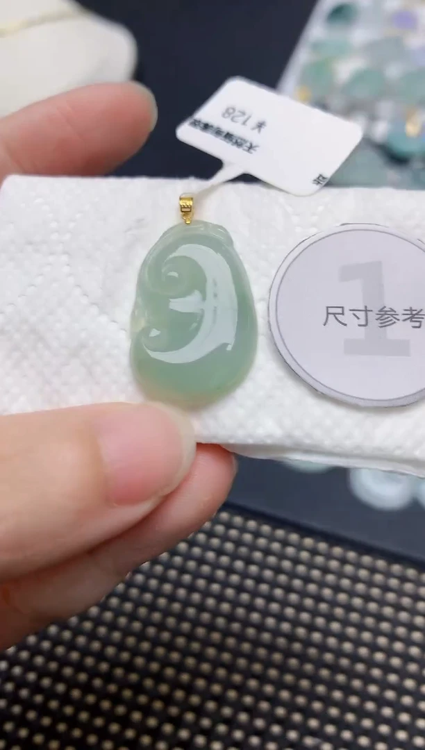 翡翠18K金镶嵌颈饰天然缅甸A货翡翠