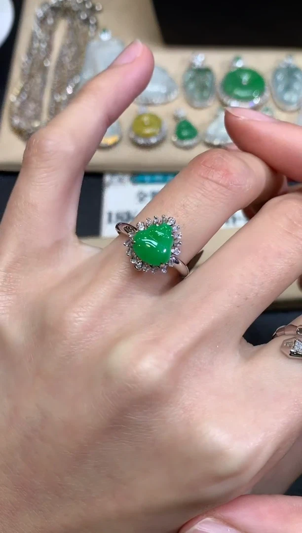 【闪购商品】翡翠戒指18K金镶嵌葫芦【无服务费】