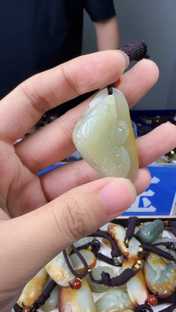 和田玉未镶嵌颈饰1