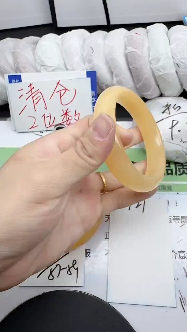 未镶嵌手镯石英质玉121/57-59