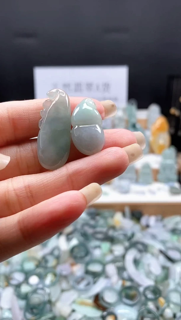 翡翠未镶嵌吊坠(不含链)151福瓜葫芦（福利品  部分有瑕疵）