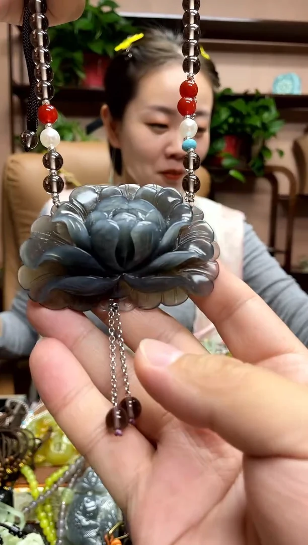 未镶嵌岫玉颈饰·