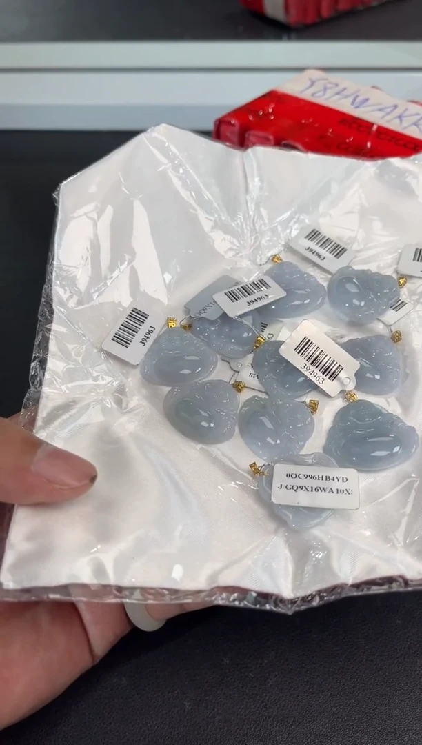 18K金镶嵌挂件翡翠边城刀客/394963/多样性发一