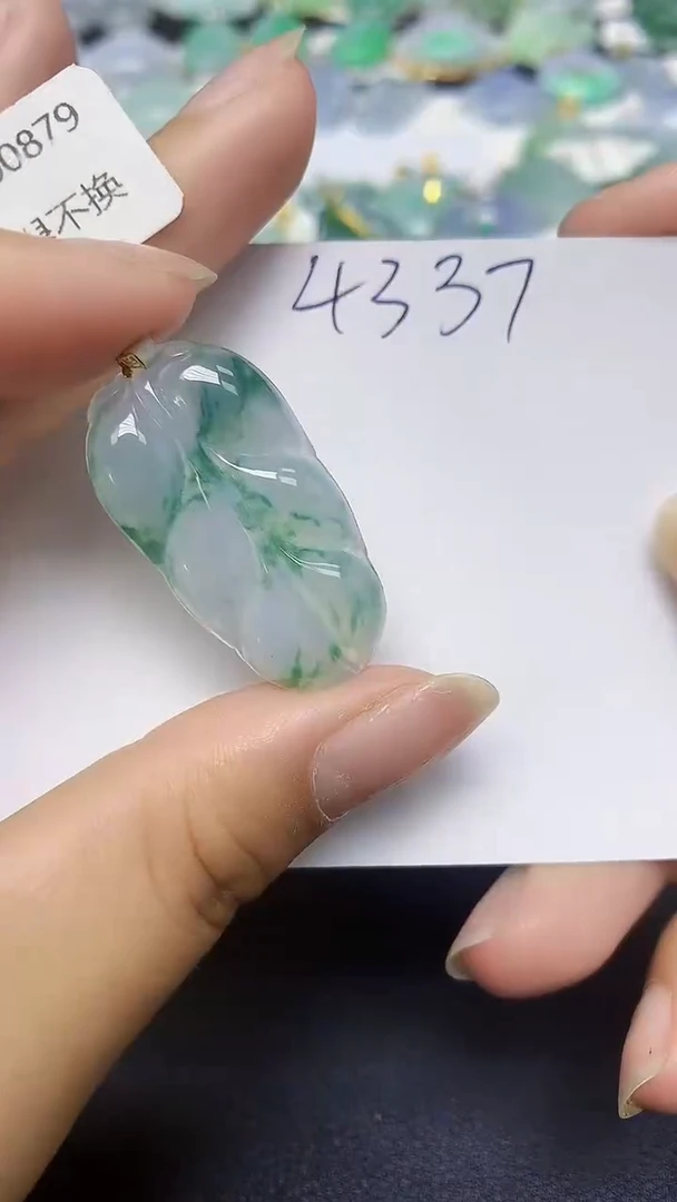翡翠18K金镶嵌颈饰 天然缅甸翡翠A货